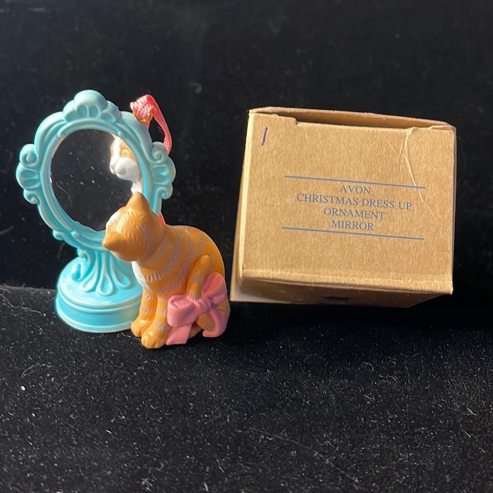 Avon Vintage Collectible Christmas Dress Up Ornament Mirror